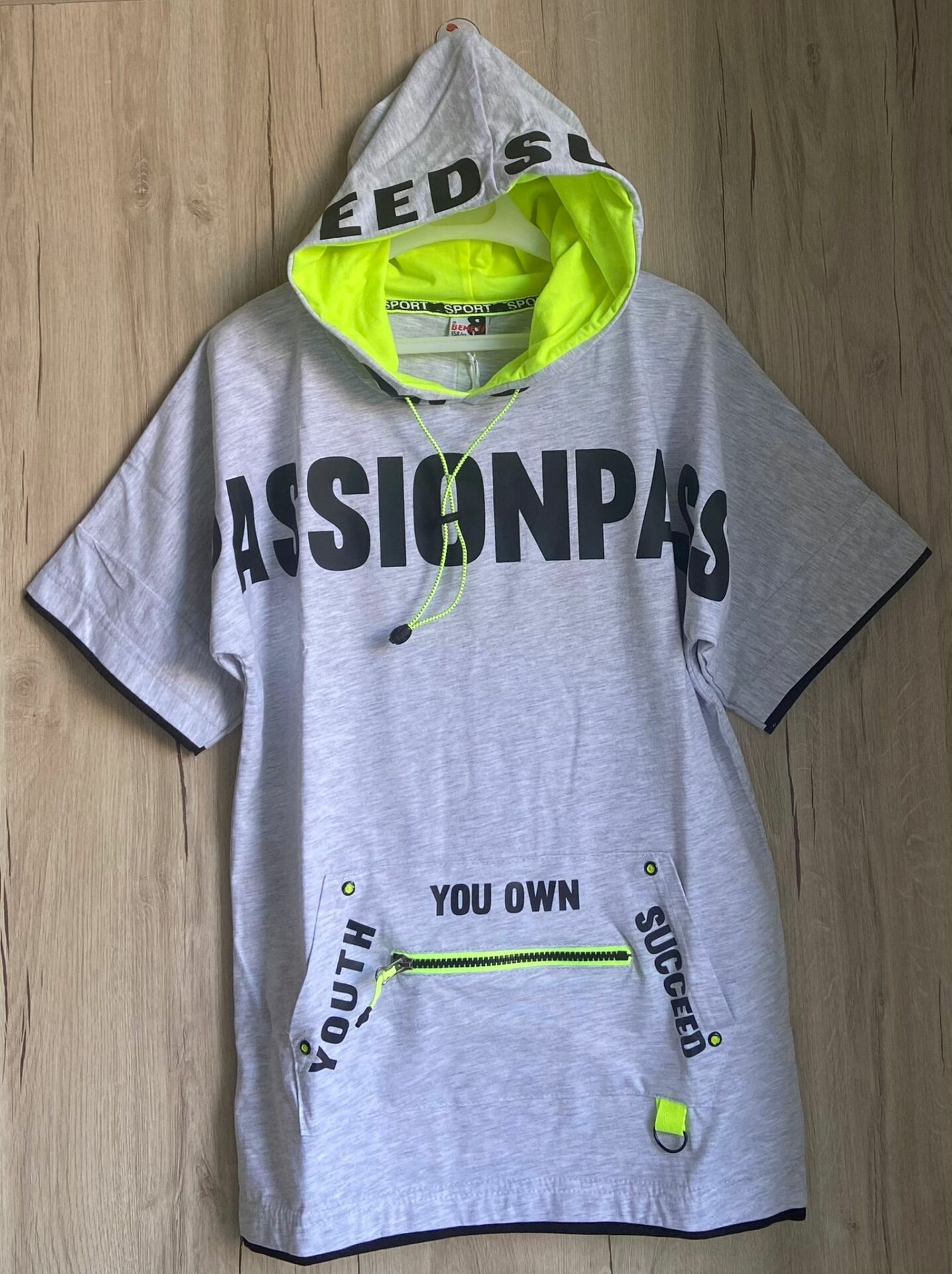 Erkek Salaş Tişört | Kapüşonlu Neon Detay | Cağass