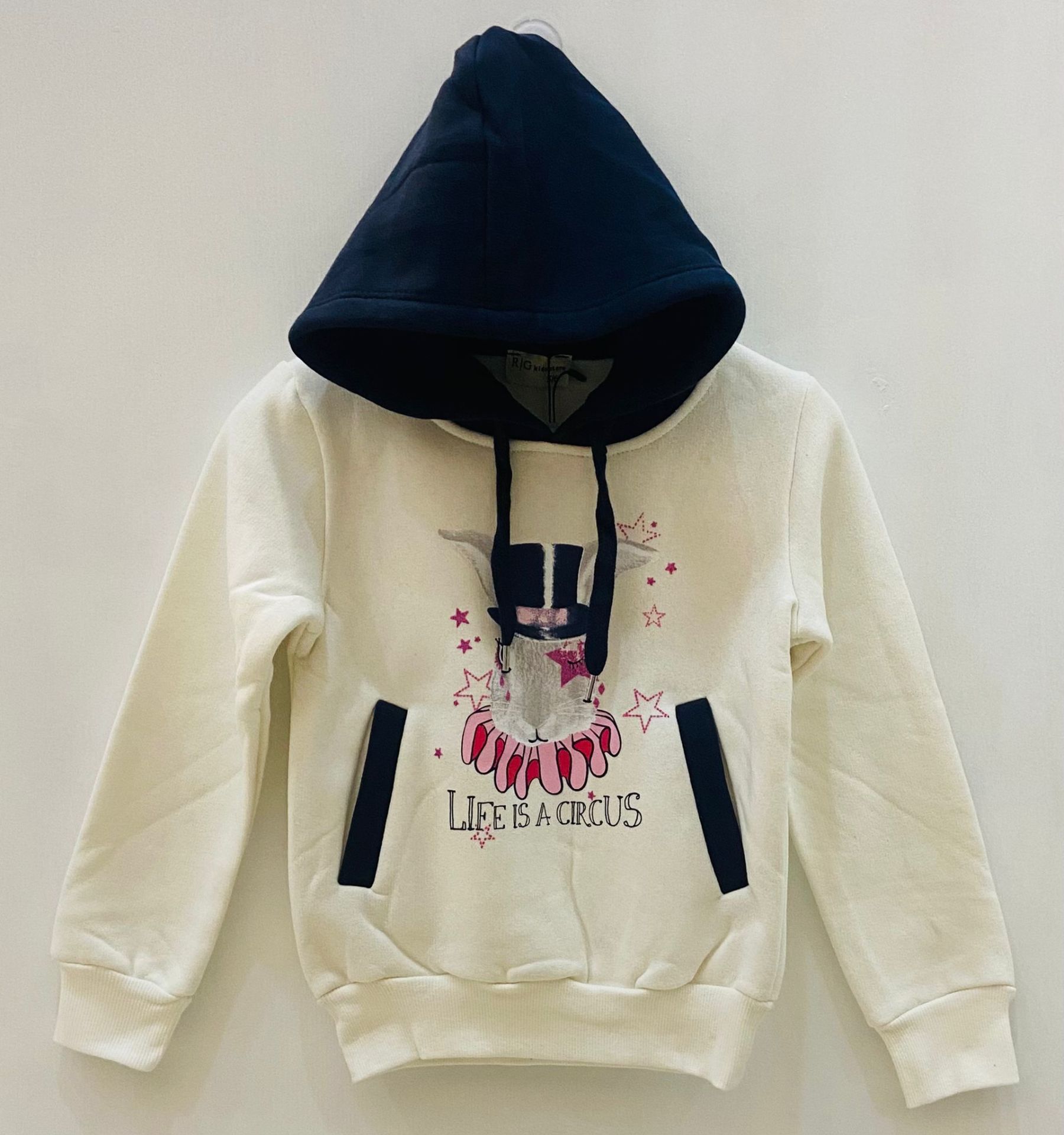 Kız Çocuk Kapüşonlu Sweatshirt – Ekru, 3 İplik Şardonlu, Cepli, Ön Baskılı